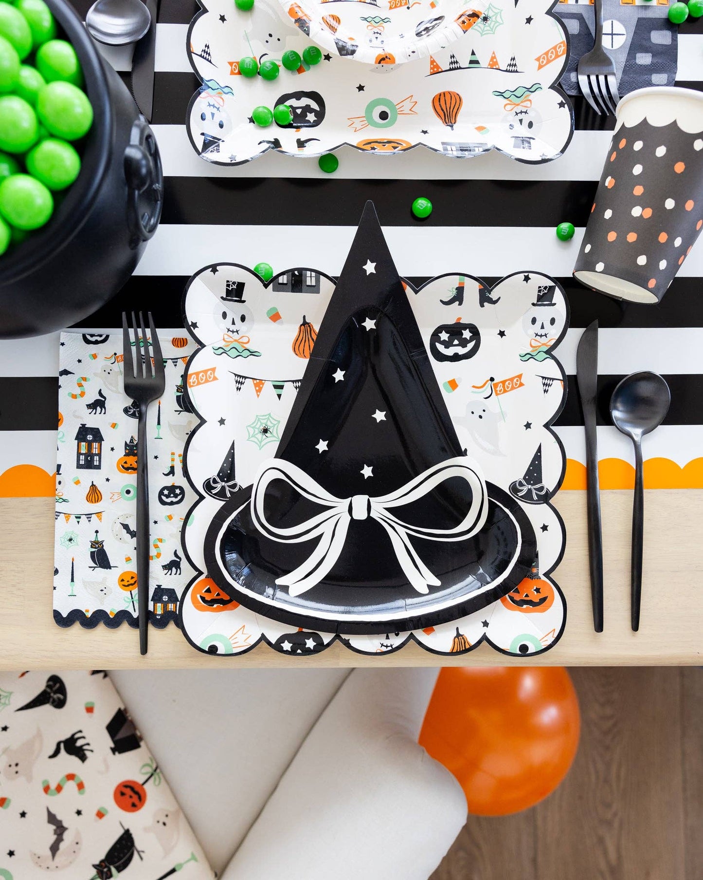 SCATTERED HALLOWEEN NAPKINS