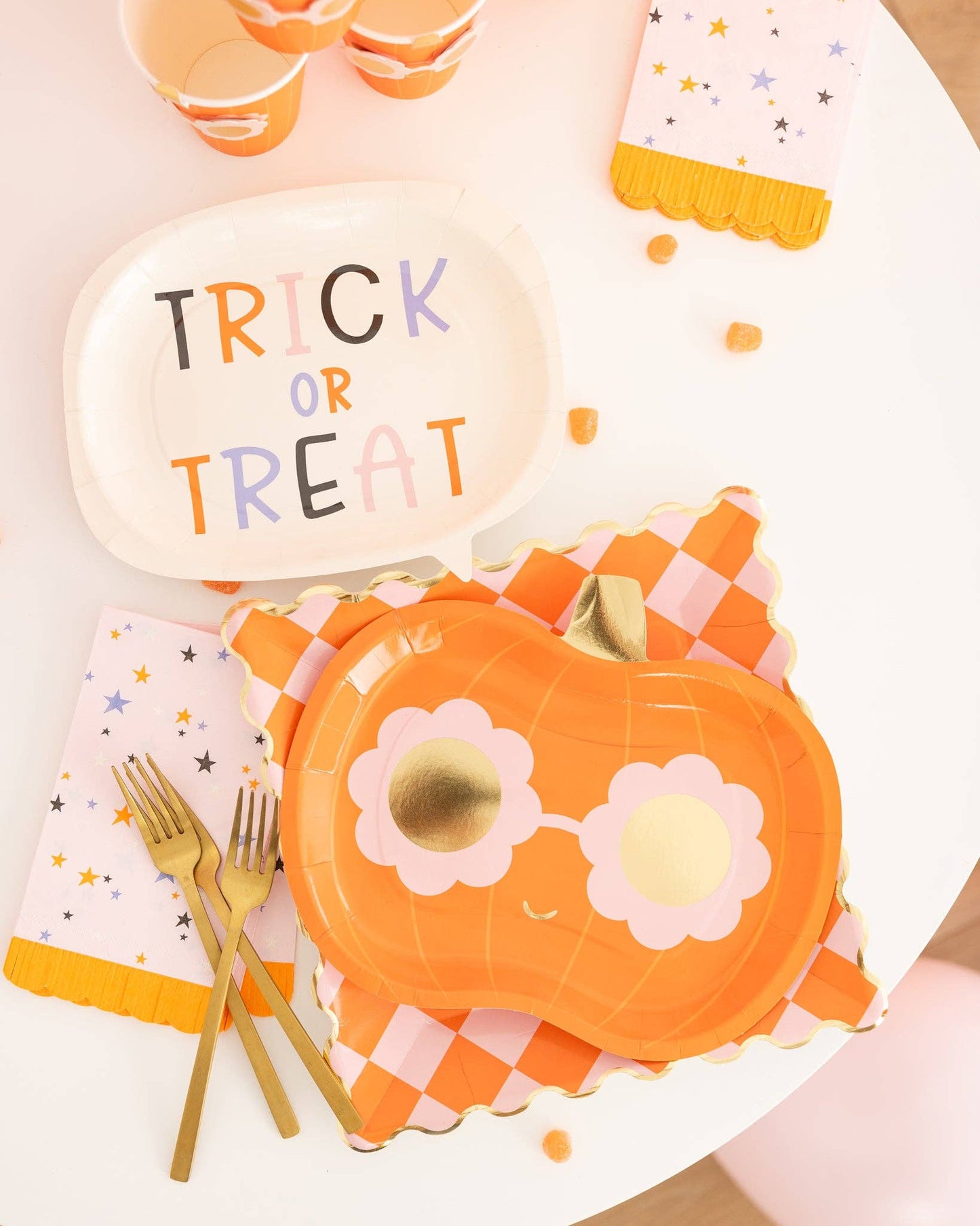 GROOVY PUMPKIN PLATES