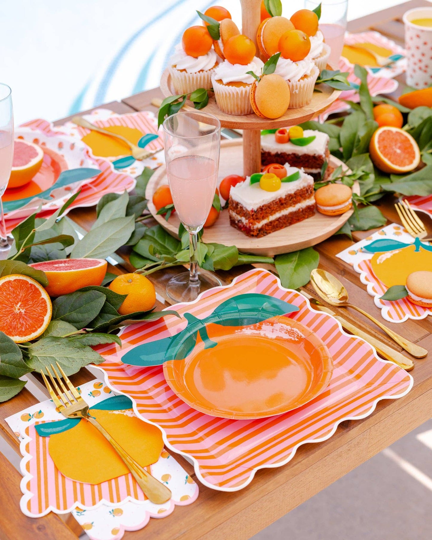 SCATTERED ORANGE NAPKINS