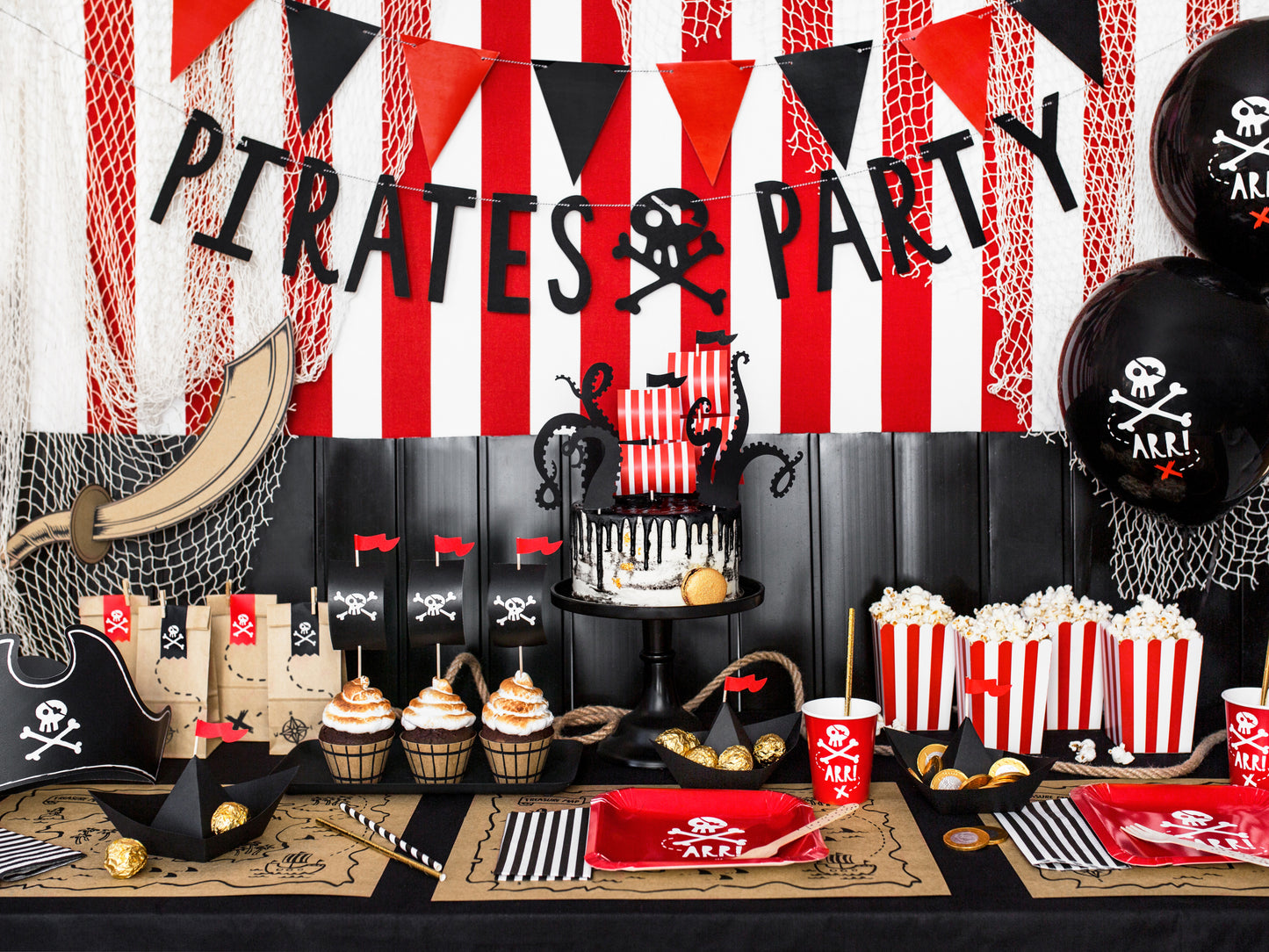 PIRATE-THEMED CAKE TOPPERS