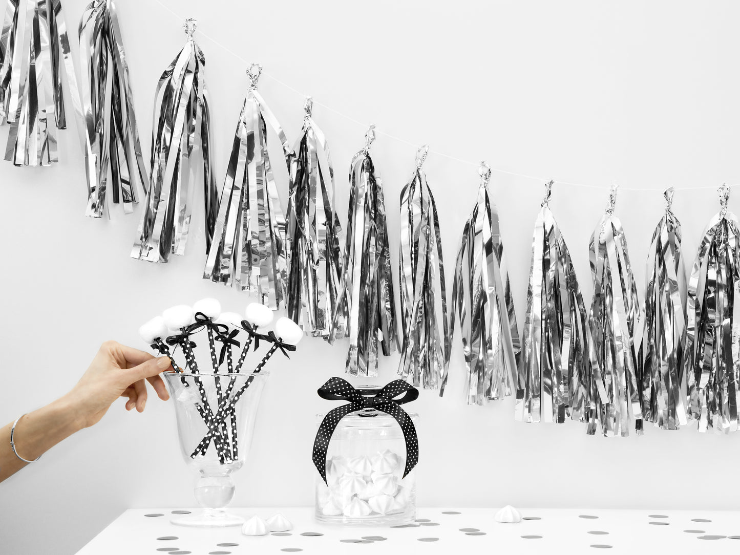SILVER TASSEL GARLAND