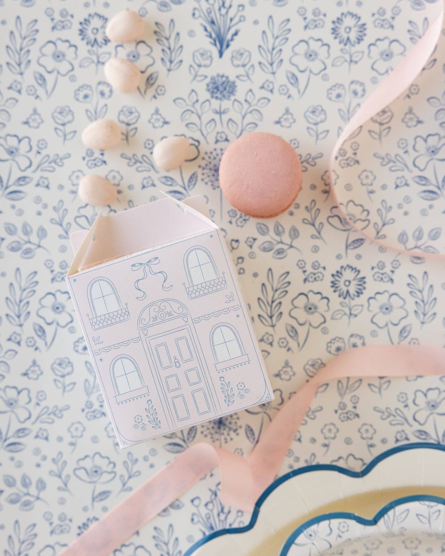 PEMBROKE FLORAL PAPER TABLE RUNNER