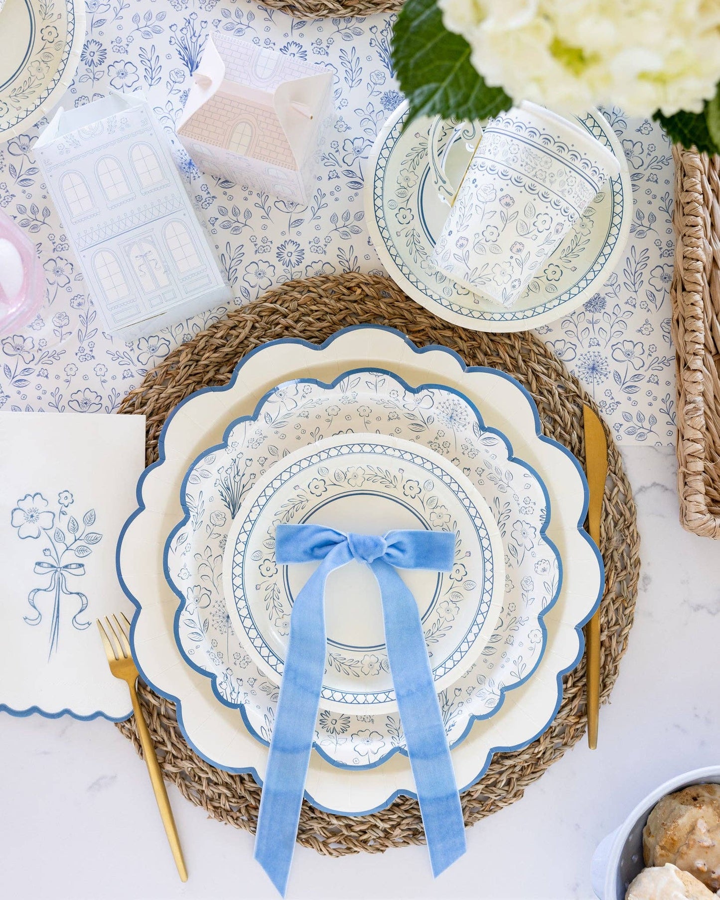 PEMBROKE FLORAL PAPER TABLE RUNNER