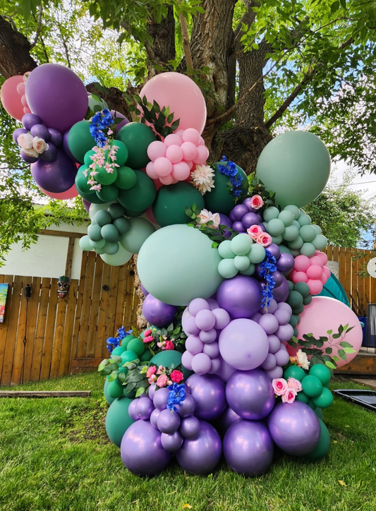 Indoor vs Outdoor Balloon Setups: What Really Happens on Party Day