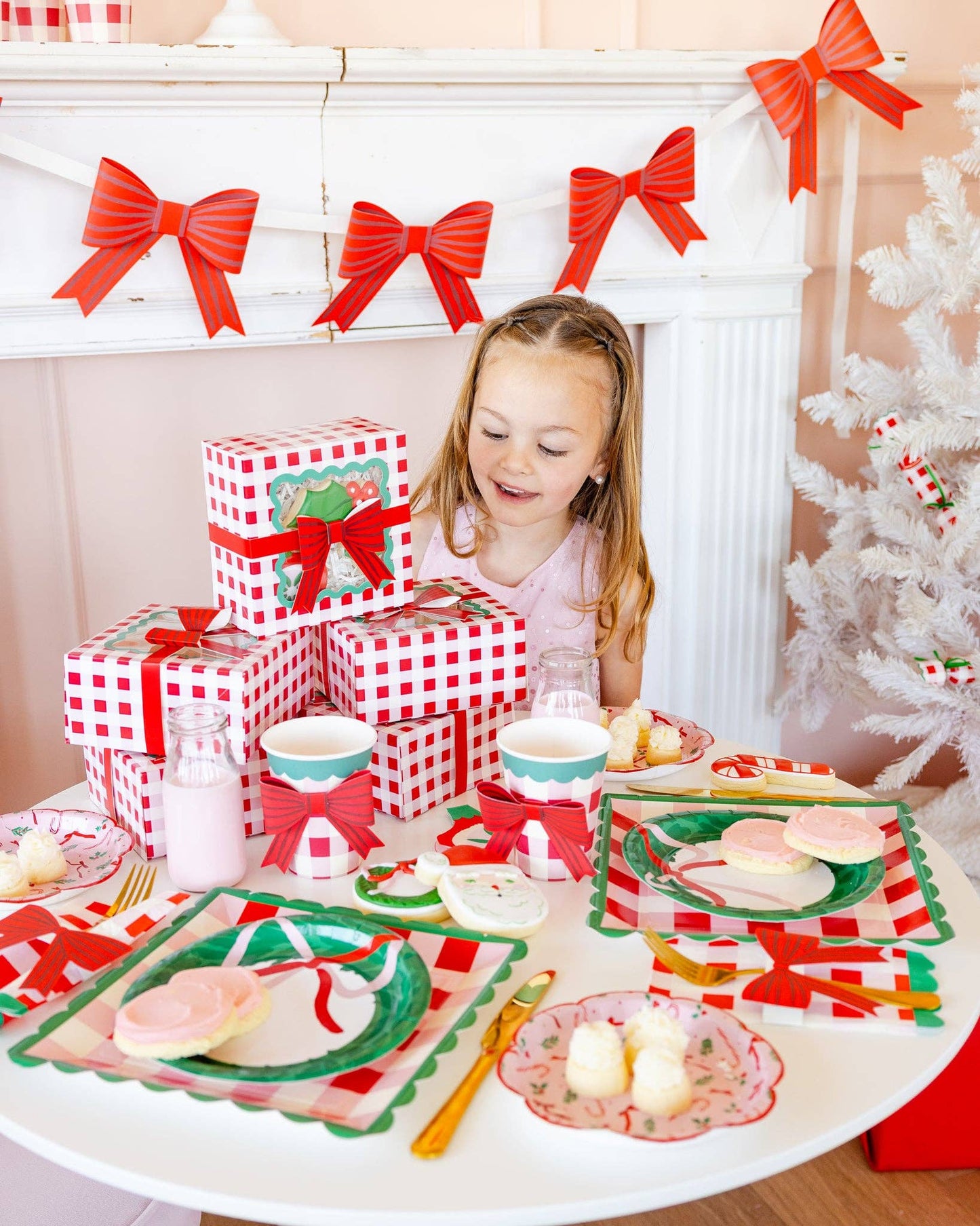 RED BOW GARLAND