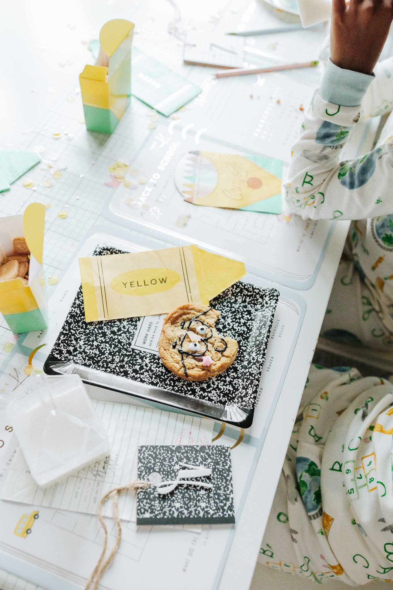 CRAYON NAPKIN SET