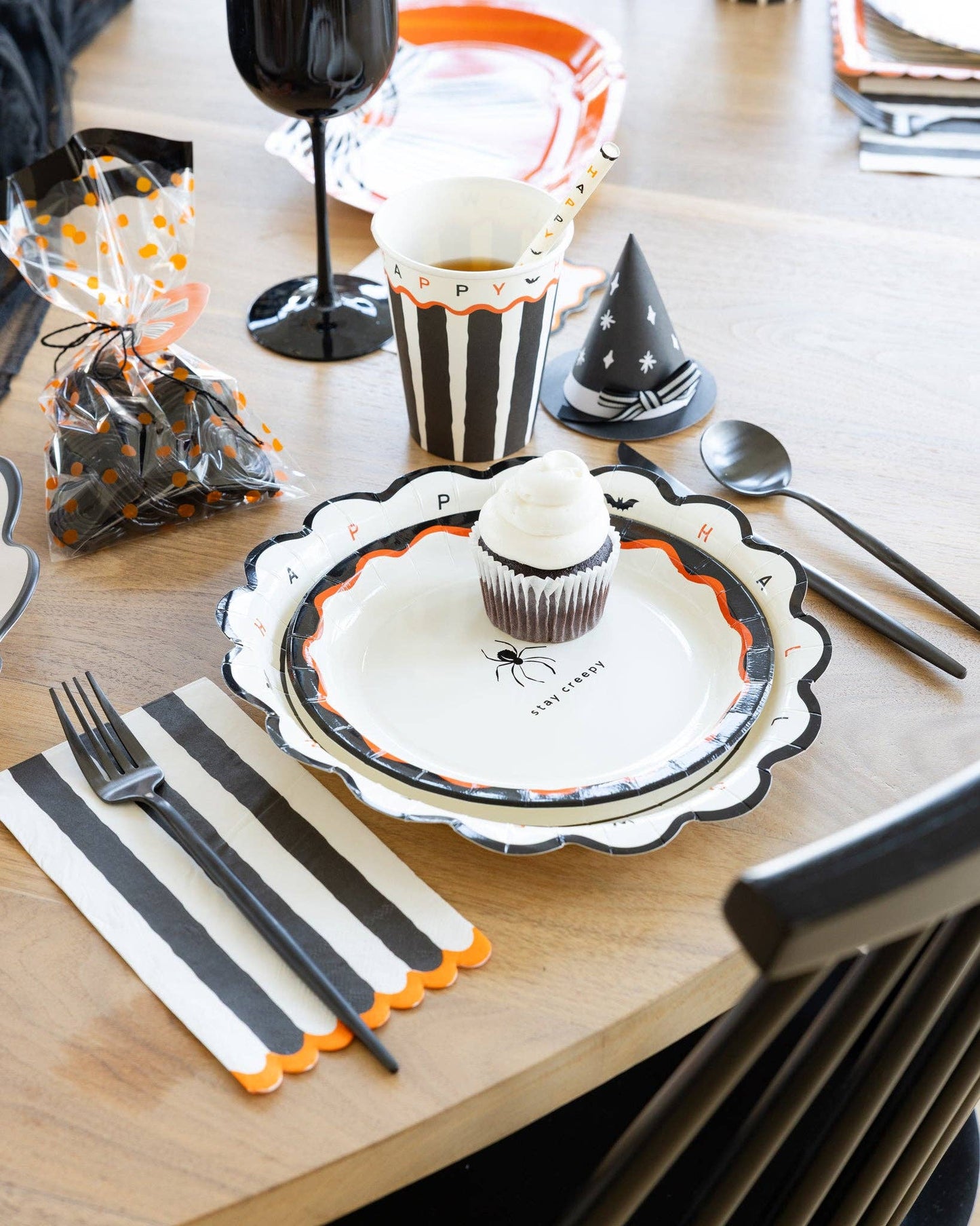 HAPPY HALLOWEEN PLATES