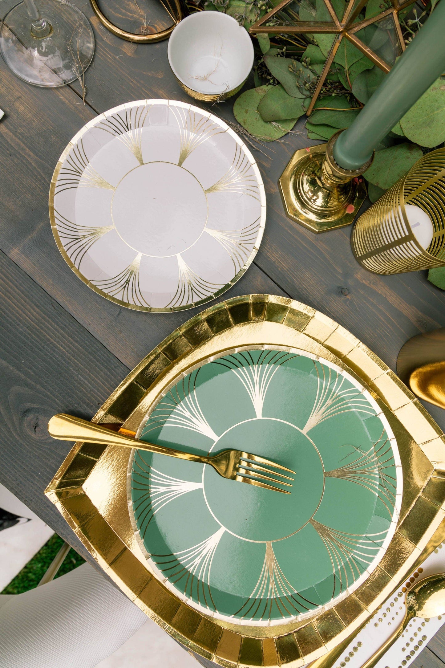 WHITE GATSBY PLATES