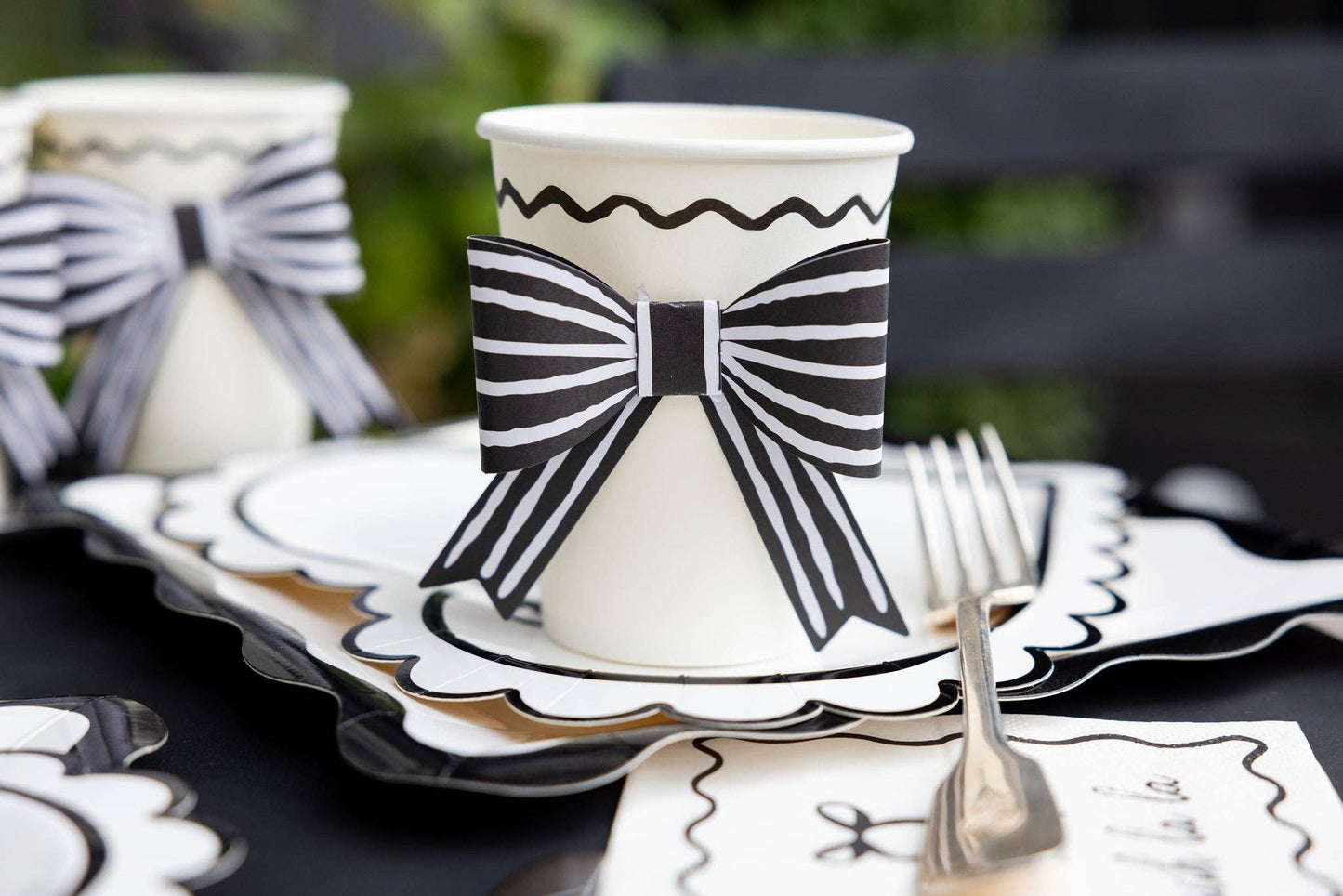 BLACK STRIPED BOW CUPS
