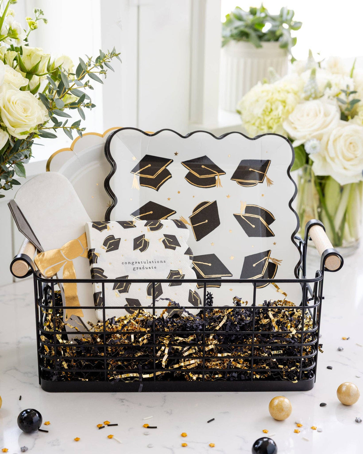 SCATTERED GRAD HAT NAPKINS