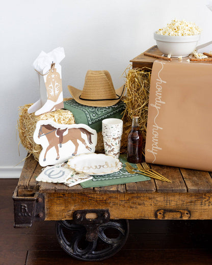 HOWDY PAPER TABLE RUNNER