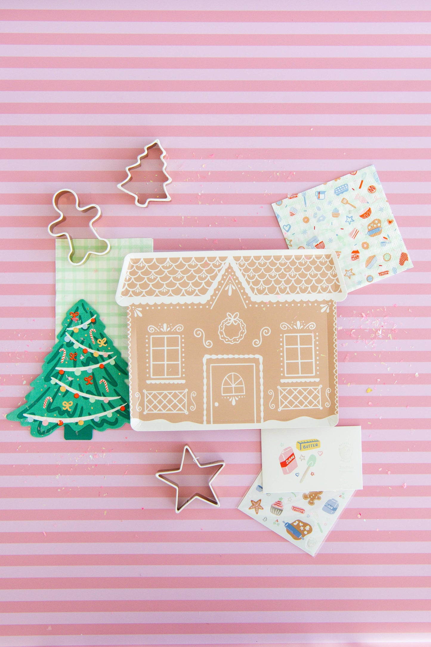 GINGERBREAD HOUSE PLATES