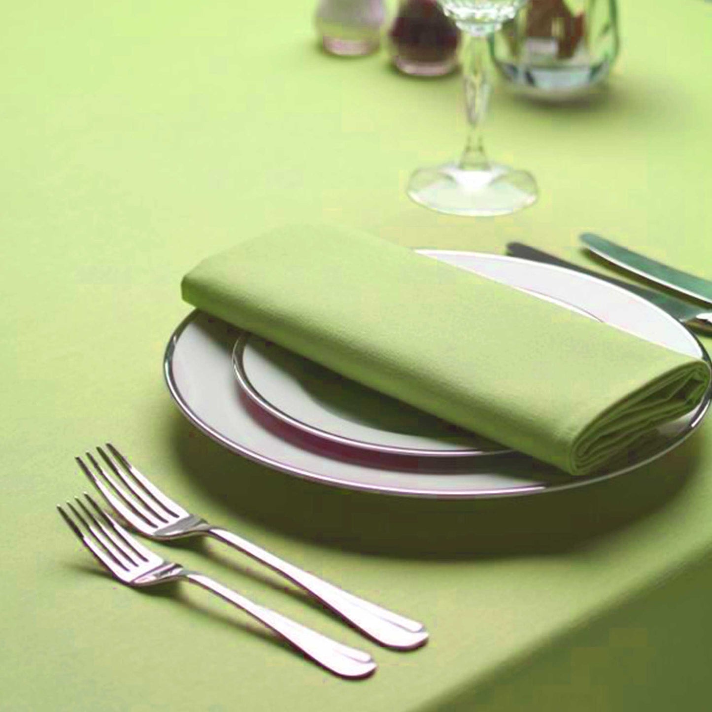 APPLE GREEN TABLECLOTH