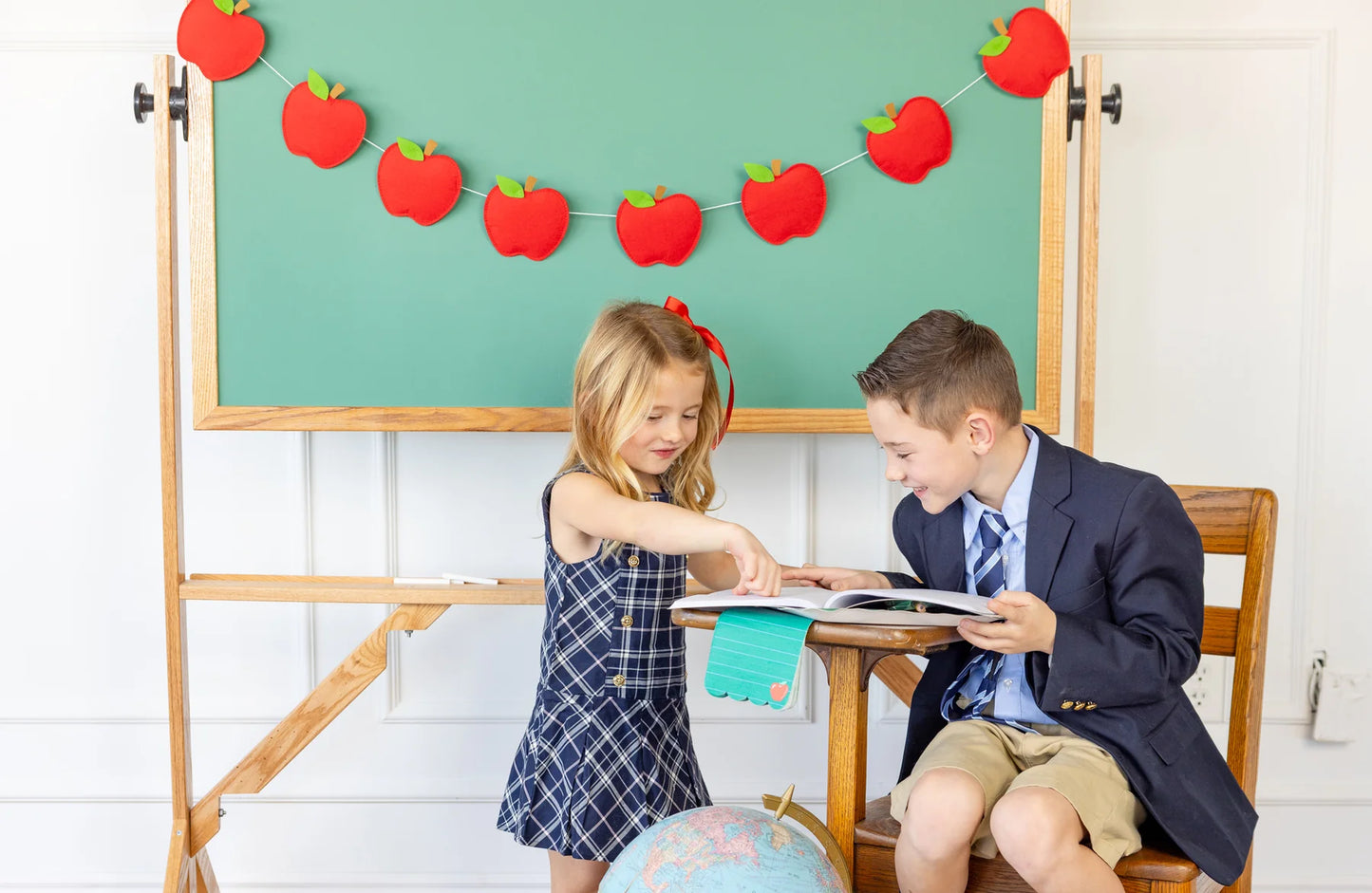 APPLE FELT BANNER