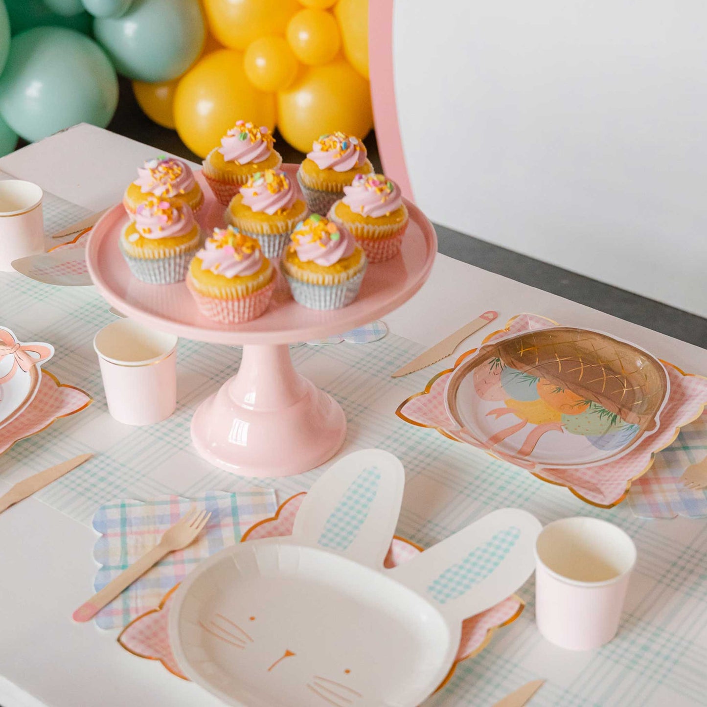 LIGHT PINK CAKE STAND