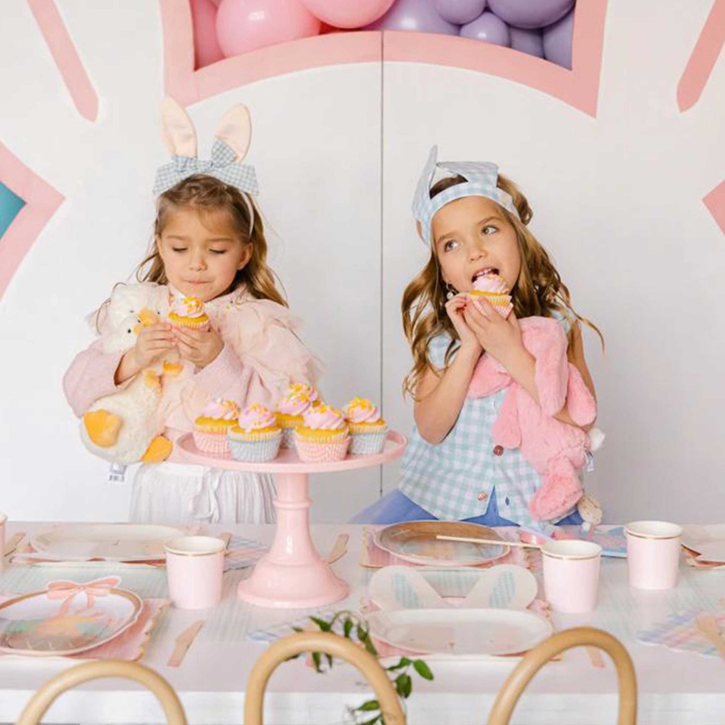 LIGHT PINK CAKE STAND