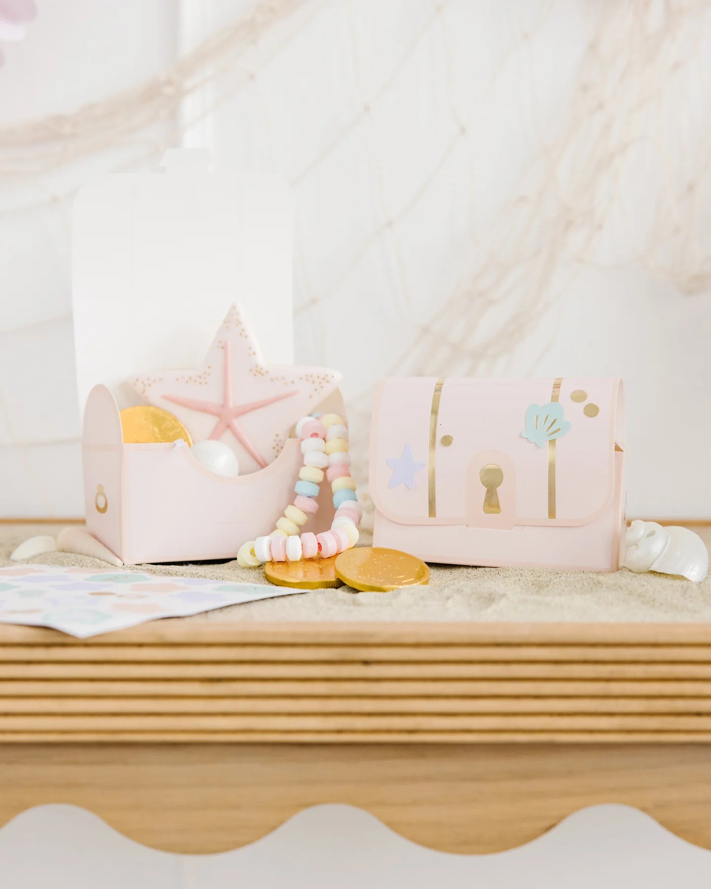 TREASURE CHEST FAVOUR BOX