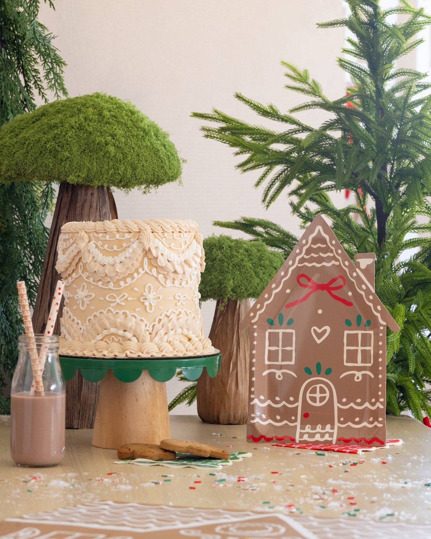 GINGERBREAD HOUSE PLATES