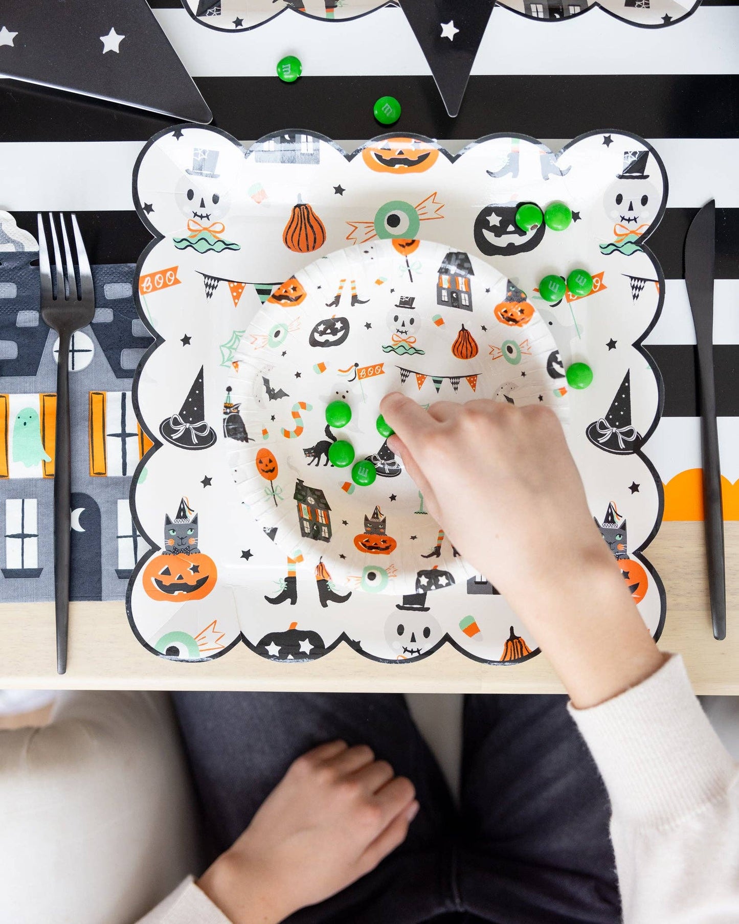 SCATTERED HALLOWEEN PLATES