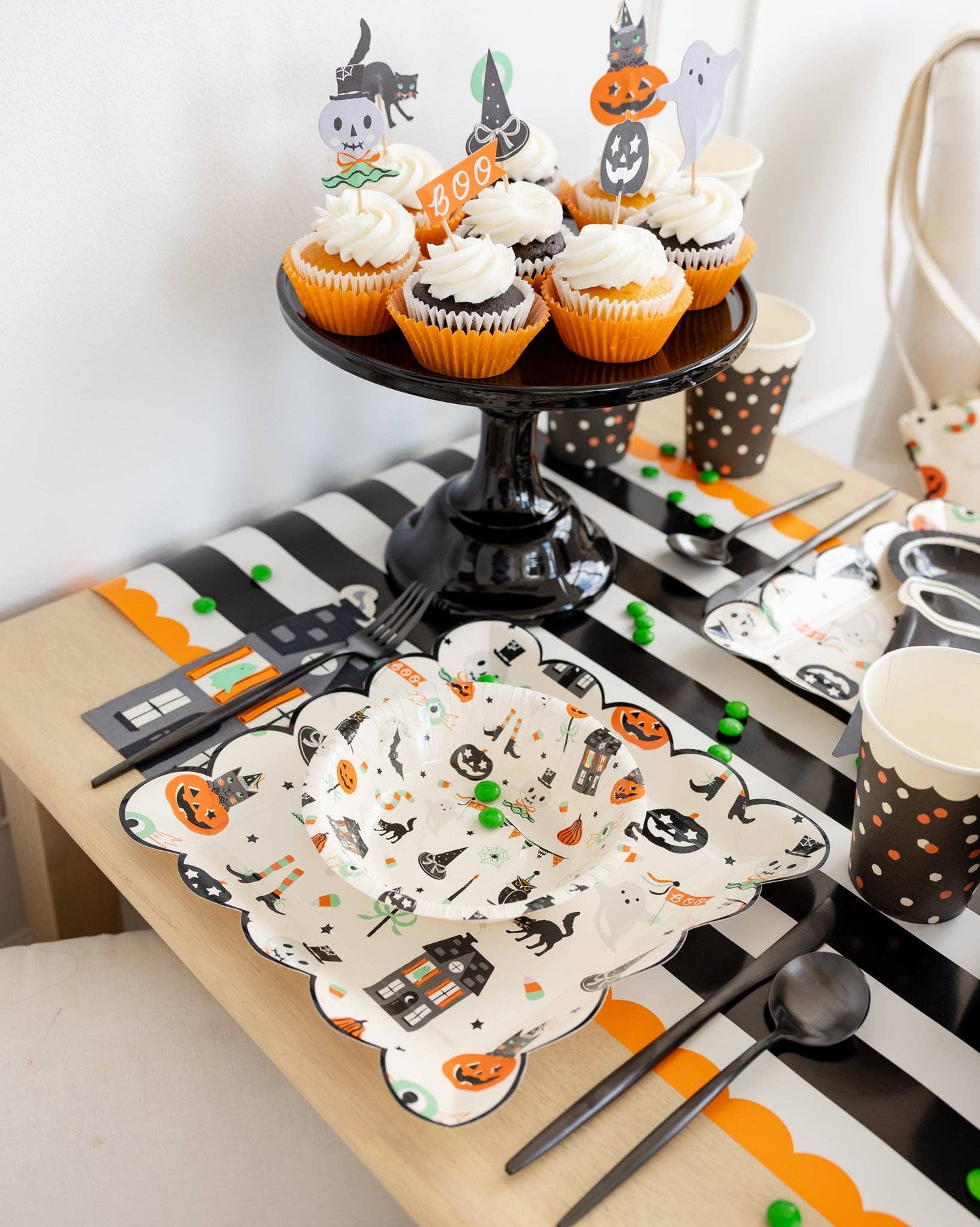 SCATTERED HALLOWEEN PLATES