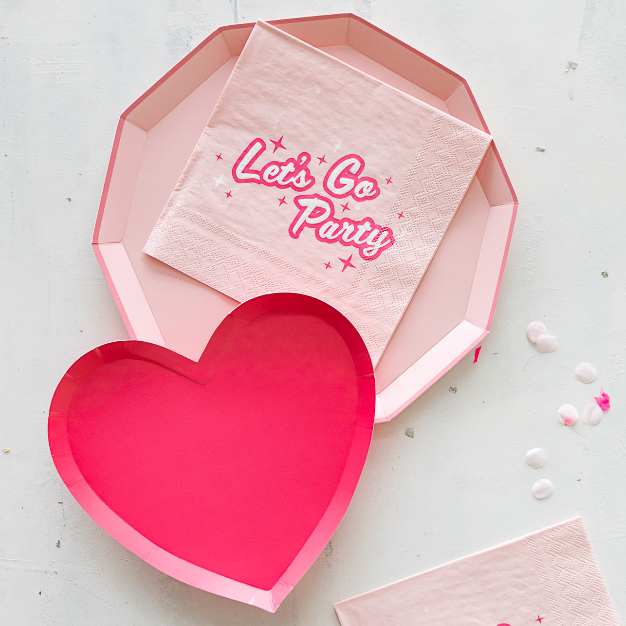 HOT PINK HEART PLATES