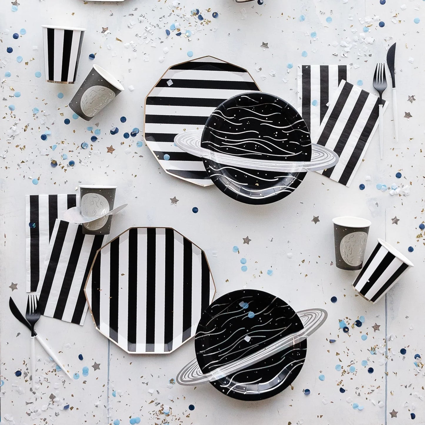 BLACK STRIPED PLATES